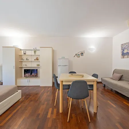Interno 14 Appartamento 4 Posti Letto In Pieno Centro Con Parcheggio-3