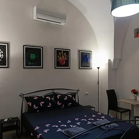 Casa Vacanza In Pieno Centro Storico Vicino Ostuni E La Riserva Di Torre Quaceto-2