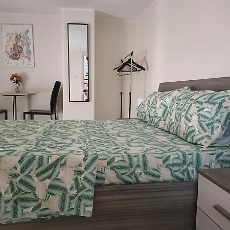 Casa Vacanza In Pieno Centro Storico Vicino Ostuni E La Riserva Di Torre Quaceto-3