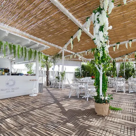 Bianco Riccio Suite Hotel-2