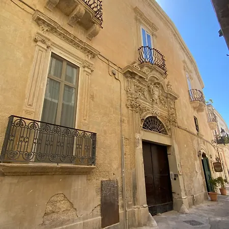 Roiss Haus Suites-3