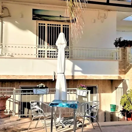 B&B Rosyanna - Confort Rooms By The Sea-2