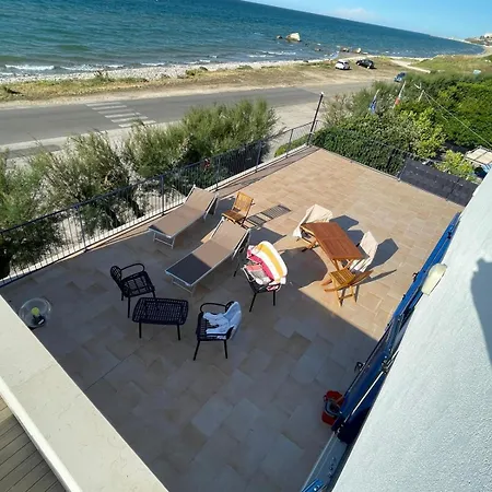 La Margherita Fronte Mare con Terrazzo Privato sul Mare-2