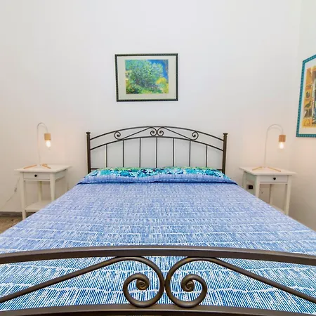Robertone Guest House-3