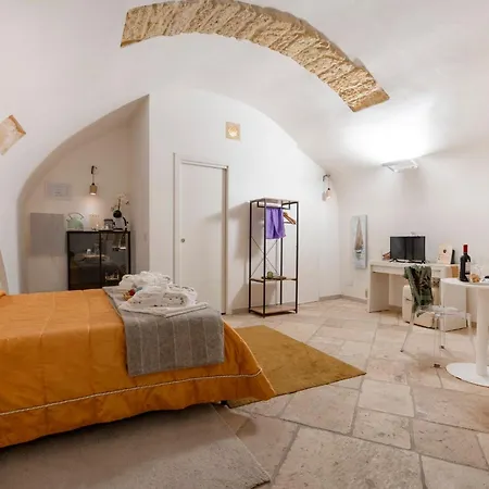 Guesthost - Number 12 Luxury Room-2