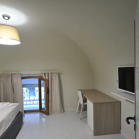 Gatto Bianco House-2