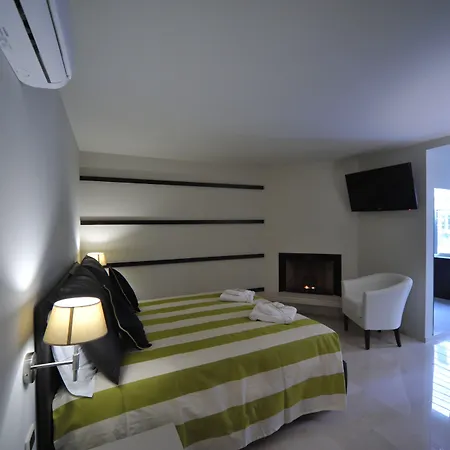 Gatto Bianco House-3