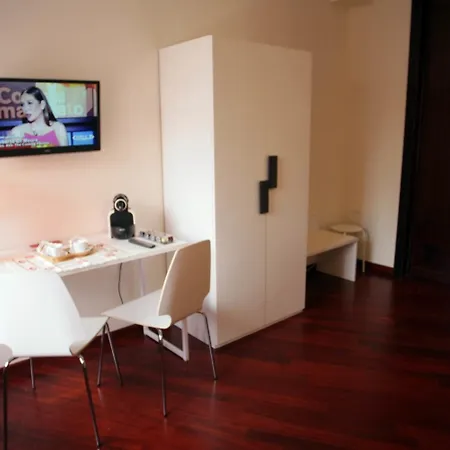 Clorinda'S Rooms-2