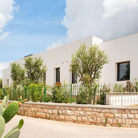 Lisetta Gardens Boutique & Suites-3