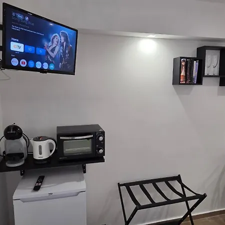 Black & White Rooms-2