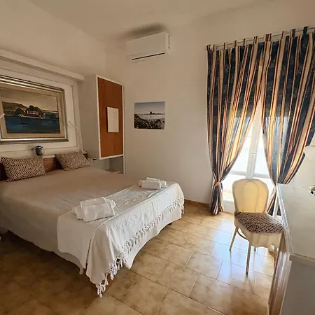 B&B Rosyanna - Confort Rooms By The Sea-3