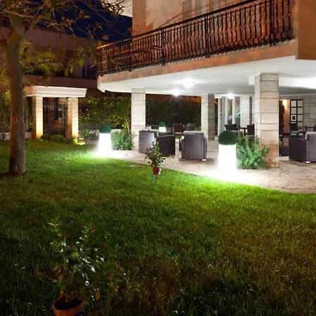 Il Giardino Di Flora Con Piscina & Jacuzzi-2