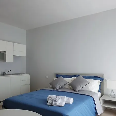 Trani Rent Rooms-3