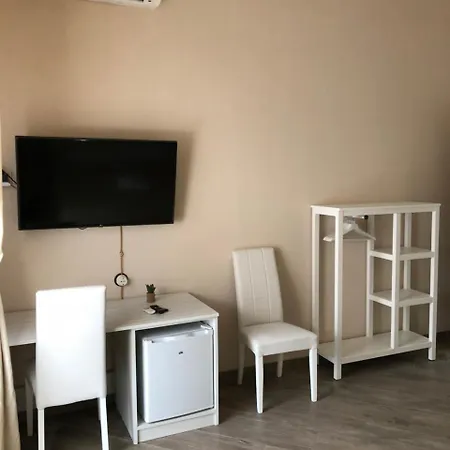 Elena Rooms-2