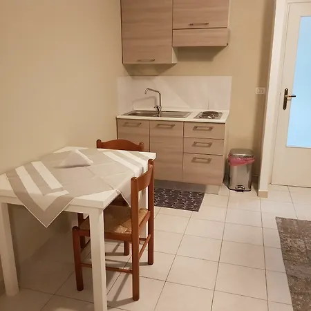 Happy Apartment Lecce-2