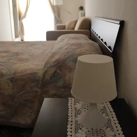 B&B Huit-2