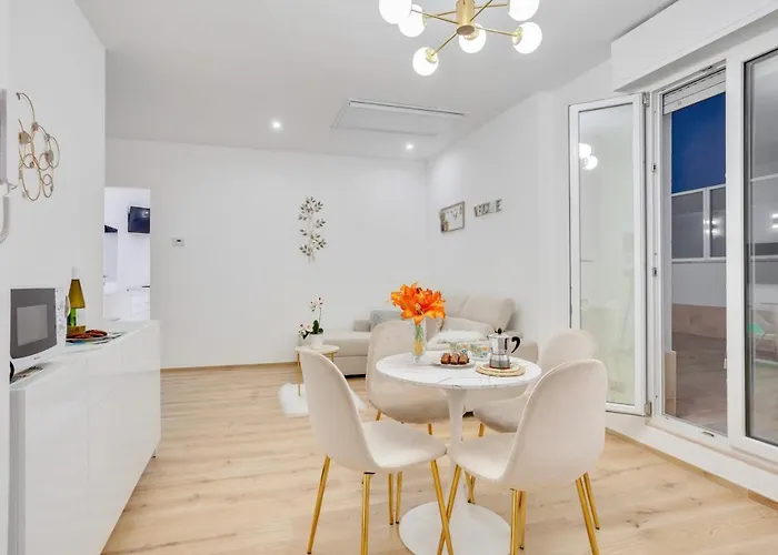 Boutique Guesthost - Tramonto Sul Mare Bari Apartment Near The Airport